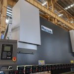 CNC എൻസി ഓട്ടോമാറ്റിക് ഇലക്ട്രിക് ഹൈഡ്രോളിക് തിരശ്ചീന ബസ്ബാർ സ്റ്റീൽ ഷീറ്റ് മെറ്റൽ കട്ടിംഗും ബെൻഡറിംഗ് പ്രസ് ബ്രേക്ക് മെഷീൻ വിലയും വില്പനയ്ക്ക്