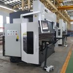 റോബോട്ടിനൊപ്പം ഹൈഡ്രോളിക് സിൻക്രണൈസ് ചെയ്ത പ്രസ് ബ്രേക്ക്